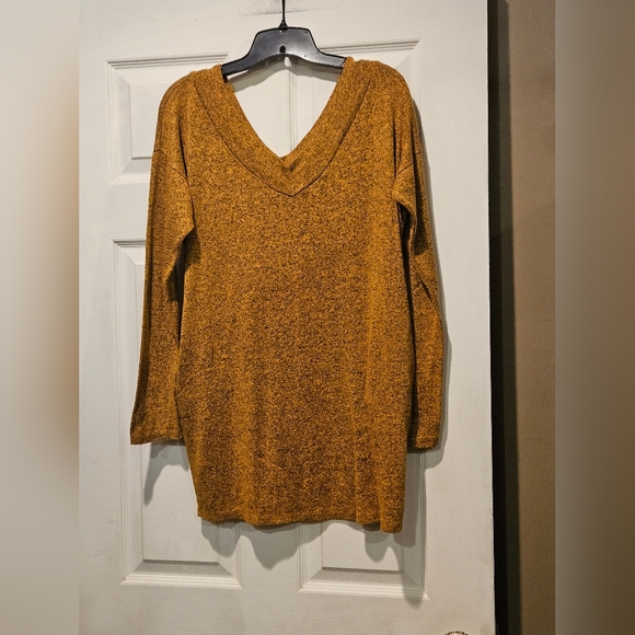 TWENTY SECOND CLOTHING SWEATER - Picture 2 of 2